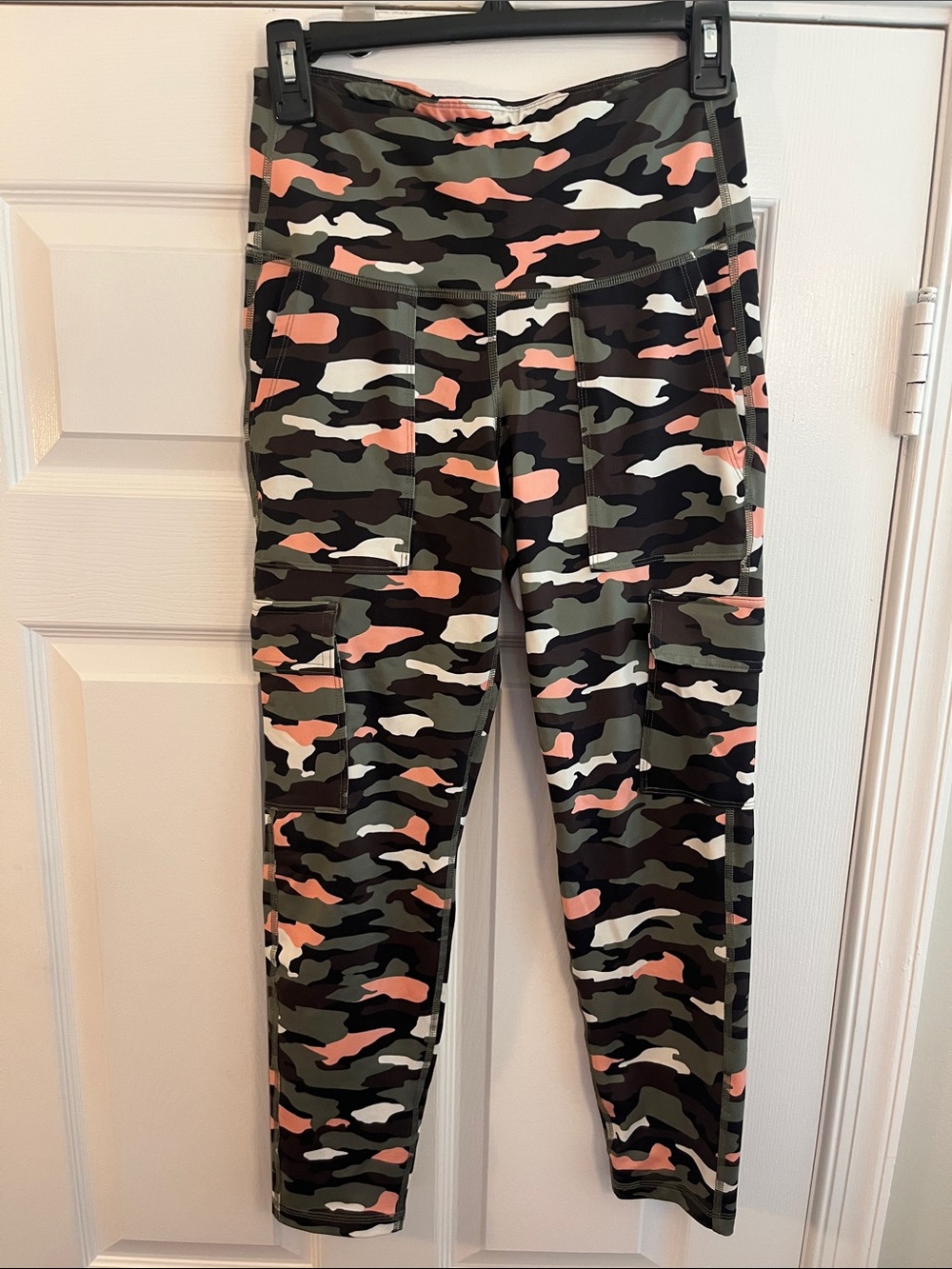 Old Navy Camo Cargo Capri Leggings